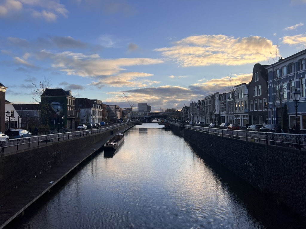 schleier aus grauer beschlagenheit – 2025 wolken-wrapped